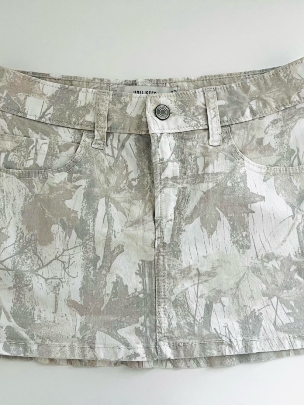 Hollister Twill Camo Mini Skirt - Size 00